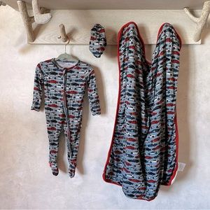 Posh Peanut race car zippered onesie with matching hat and towel size 3-6 months